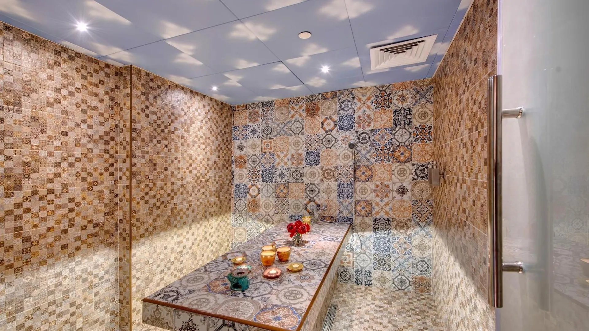 Hotel La Quinta By Wyndham Abu Dhabi Al Wahda 4*,  Spojené arabské emiráty