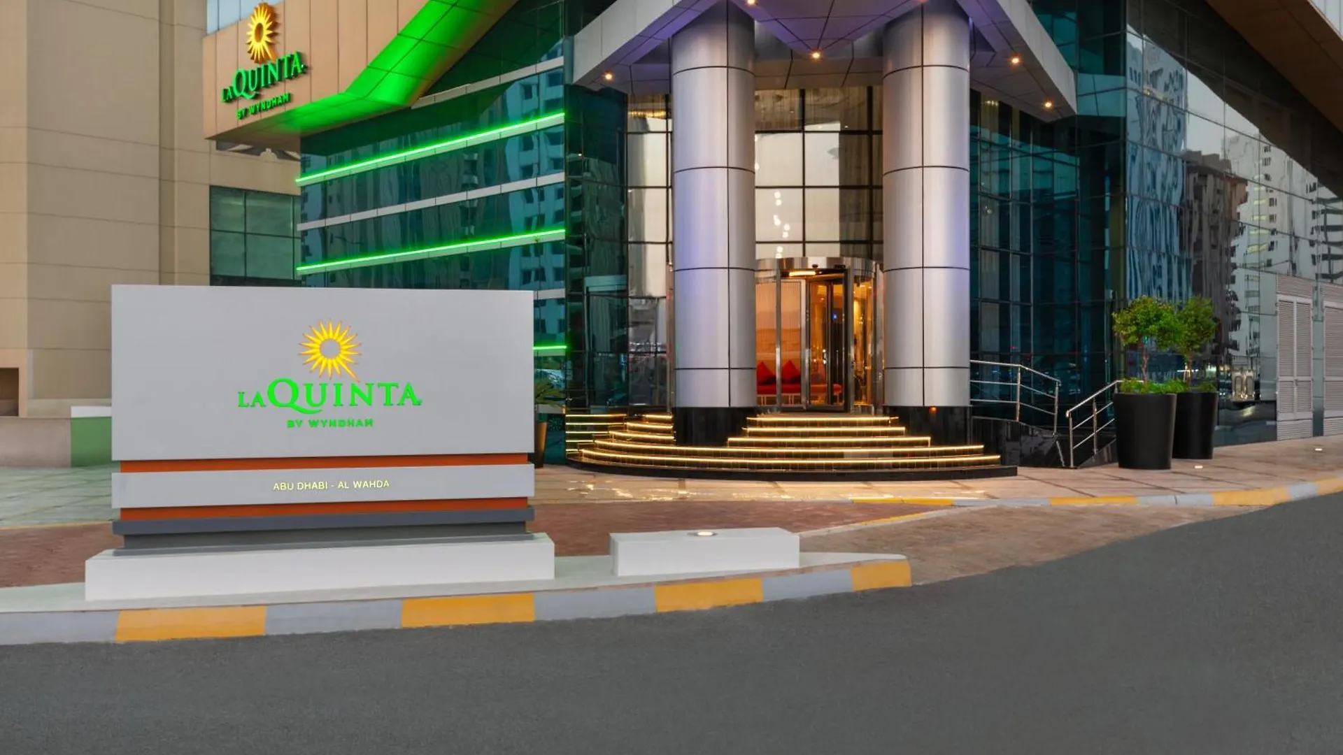 Hotel La Quinta By Wyndham Abu Dhabi Al Wahda 4*,  Vereinigte Arabische Emirate