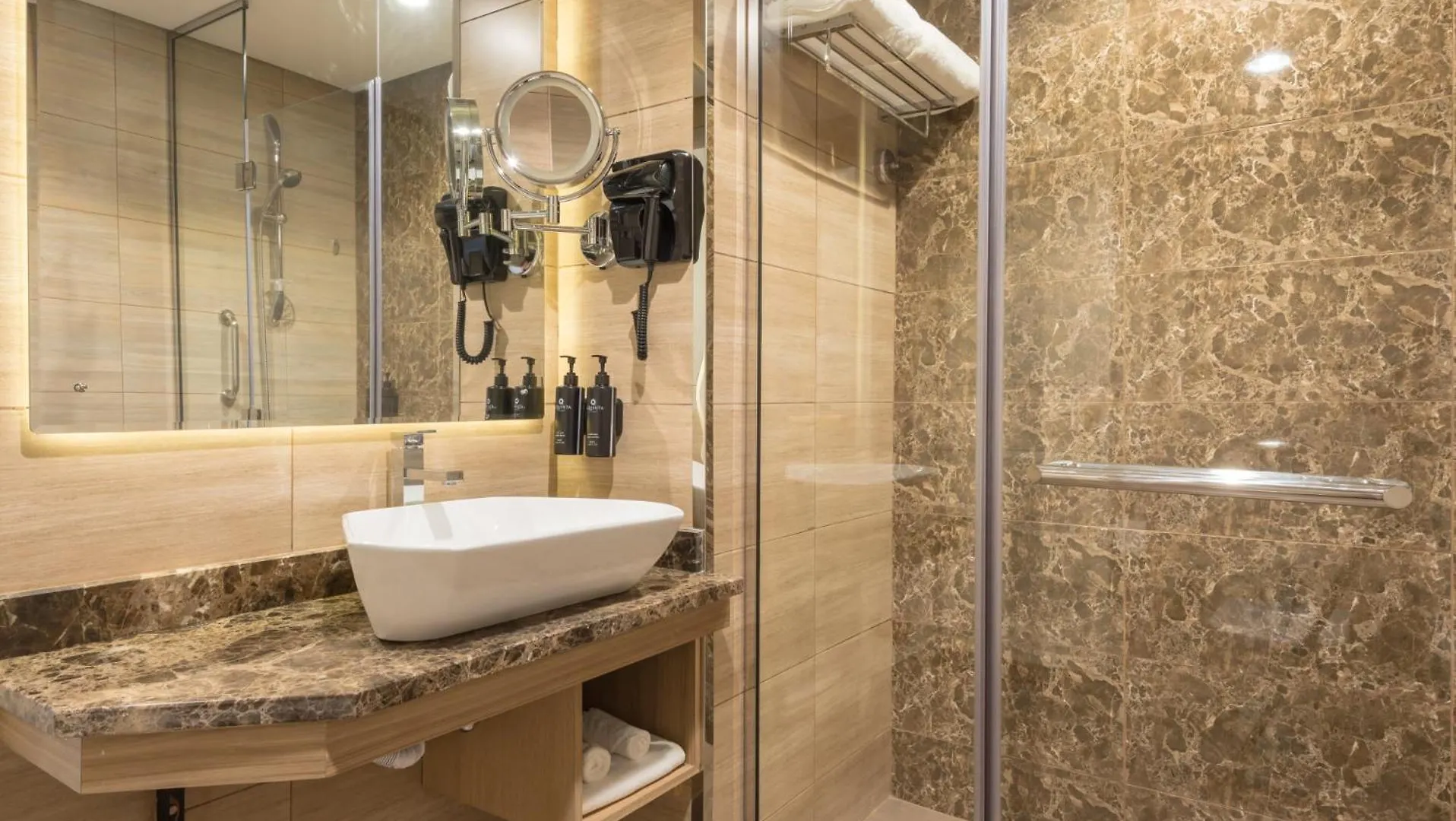 Hotel La Quinta By Wyndham Abu Dhabi Al Wahda